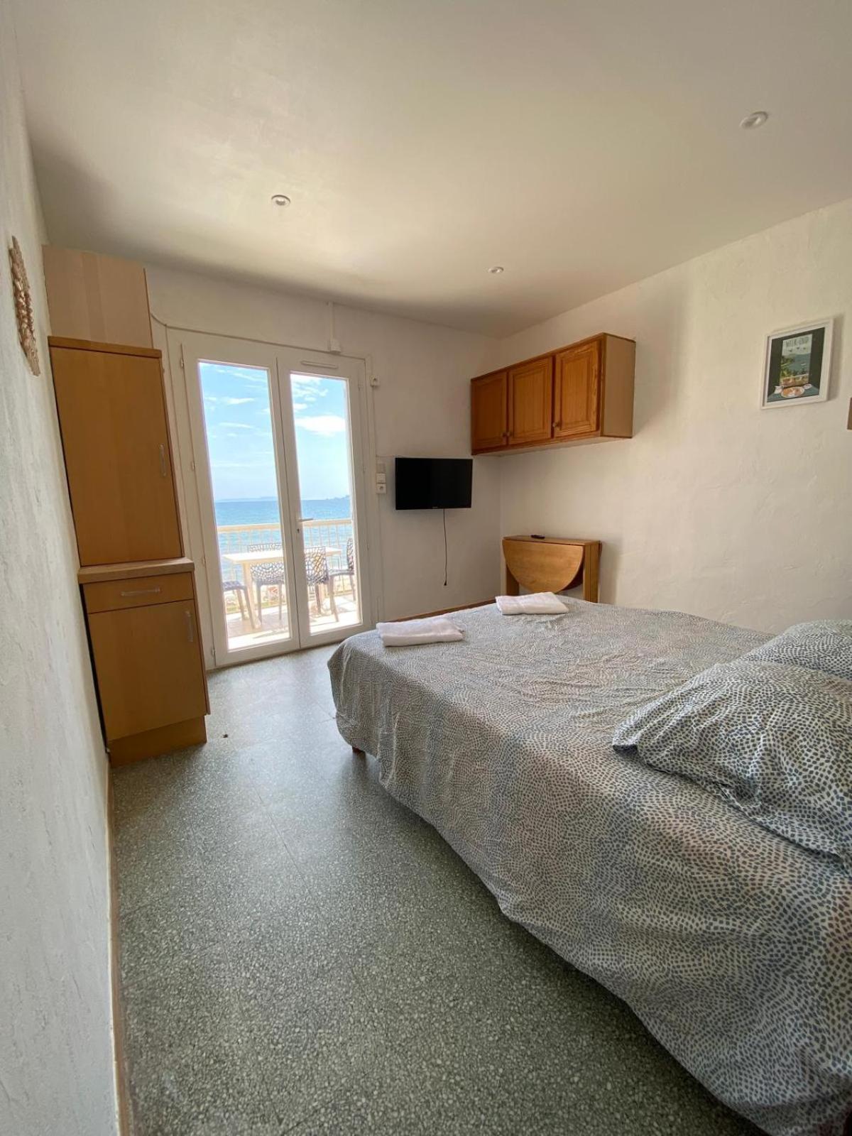 Le Surplage Hyeres Luaran gambar