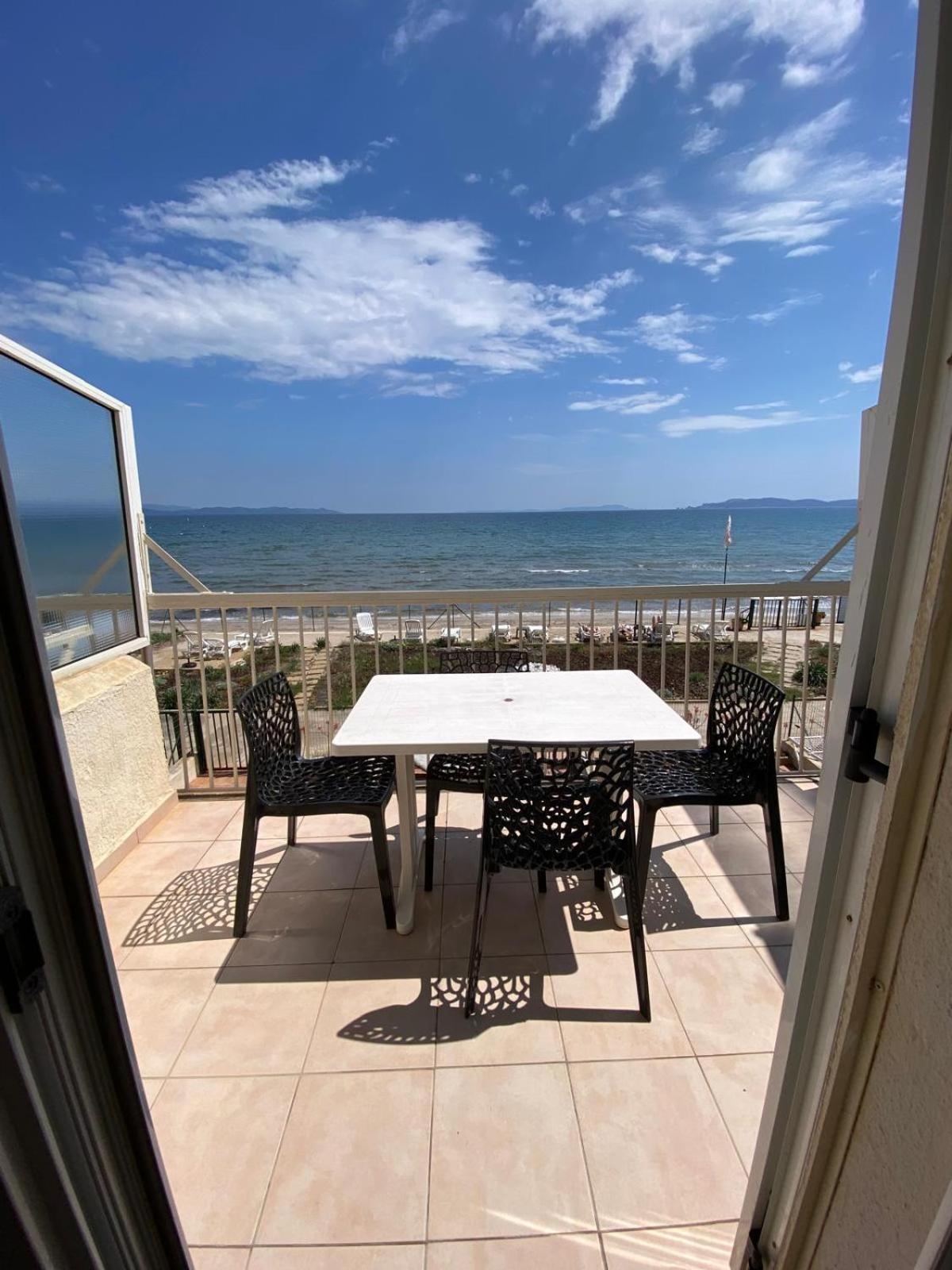 Le Surplage Hyeres Luaran gambar