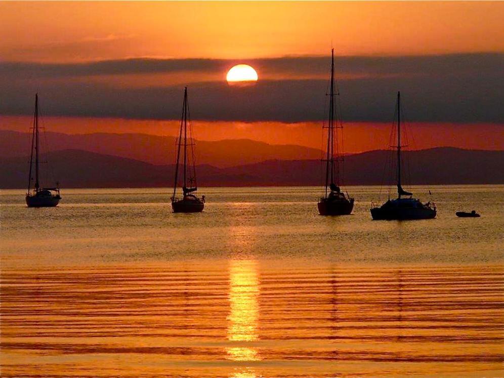 Le Surplage Hyeres Luaran gambar